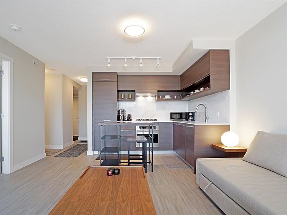 5th image of 570 Emerson St #2606