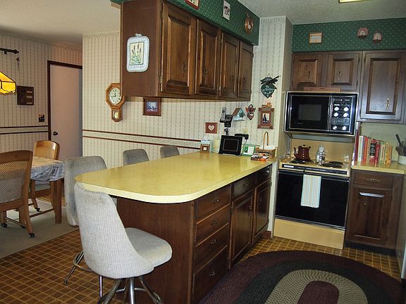 4th image of 3305 Milford St