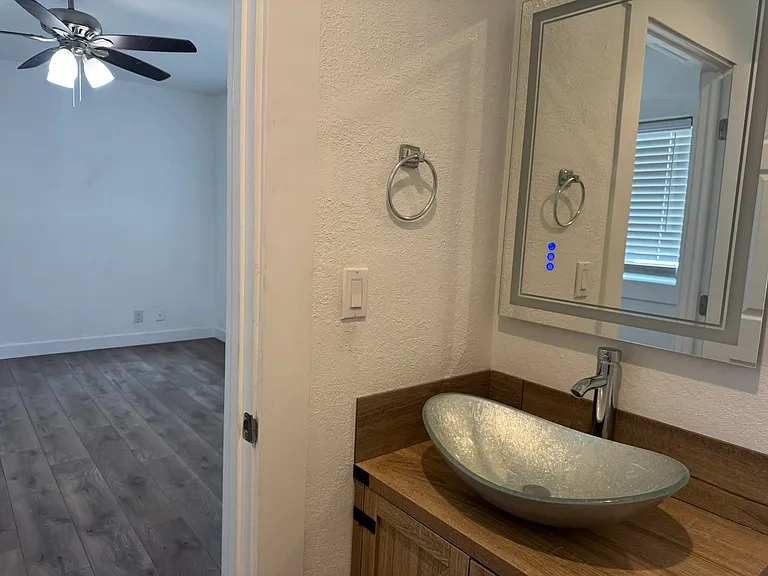 1532 N Calaveras St — Photo 18
