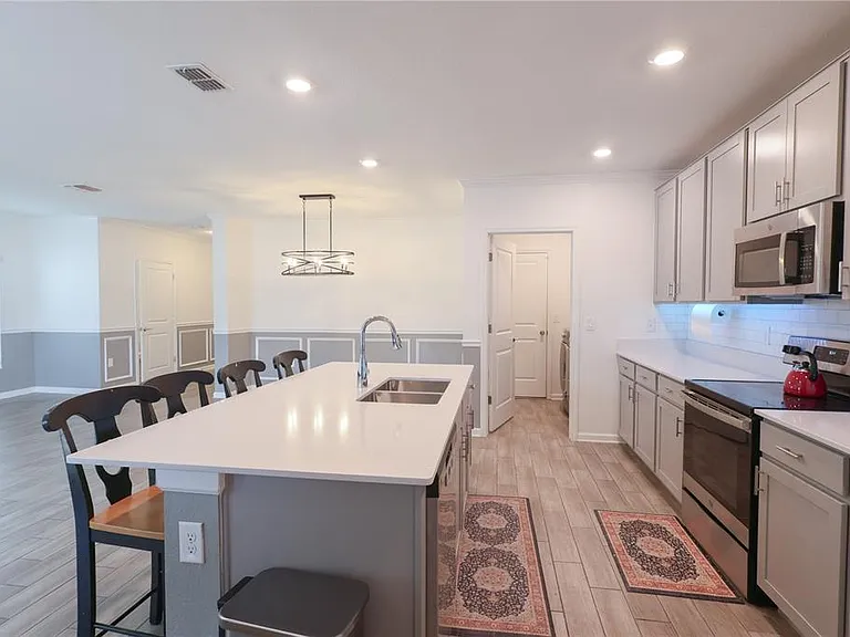 1821 Heart Lake Dr — Photo 10