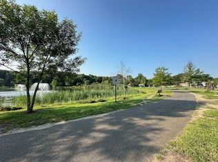 22 Tulip Ct, Mount Laurel, NJ 08054