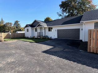 411-427 Kingwood Dr, Mill City, OR 97360