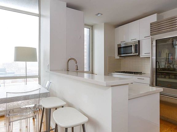 5th image of 635 W 42nd St APT 21G