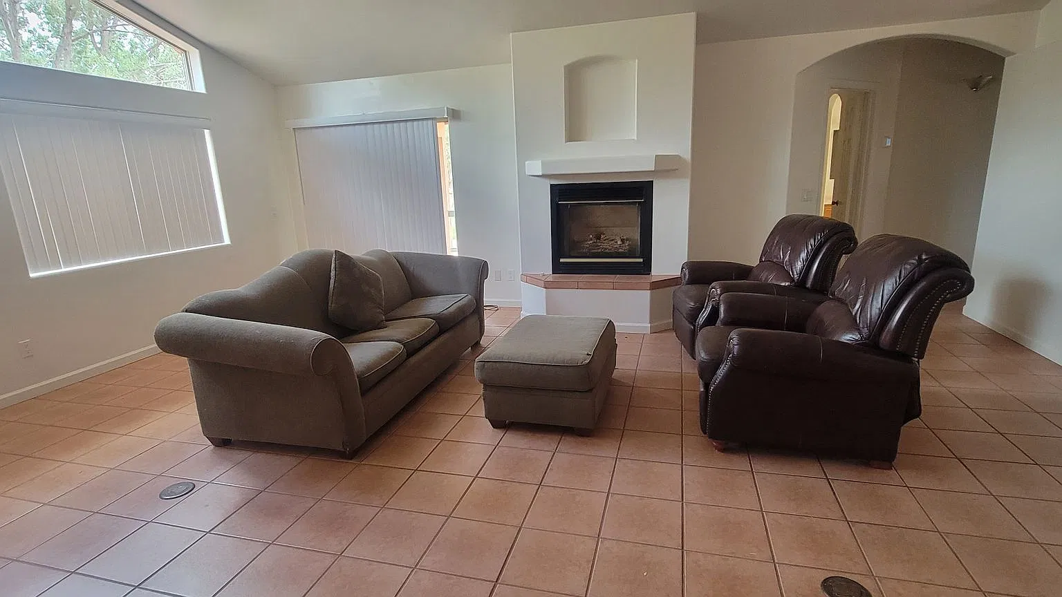 Unfurnished, 1-year long-term rental — Photo 2