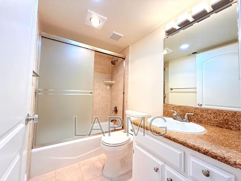 12217 Moorpark St #9 — Photo 19