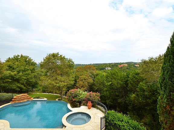 2nd image of 916 Barton Creek Blvd