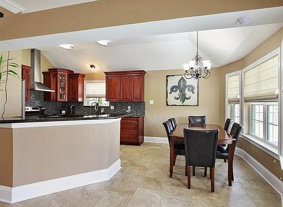 5th image of 117 Oak Moss Dr
