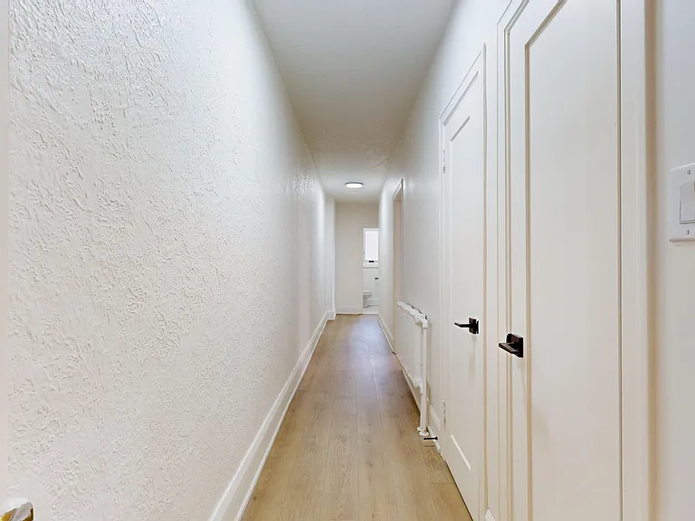 1214 Avenue Rd — Photo 17