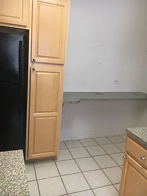 Rented by Realty 2000 Associates Ltd | media 9