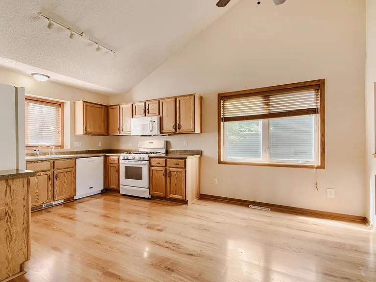 13161 Fordham Ct — Photo 5