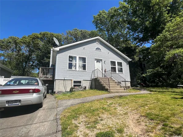 93 Gray Avenue, Medford, NY 11763