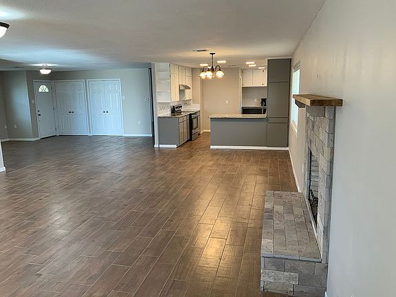 2nd image of 2728 Earls Trl