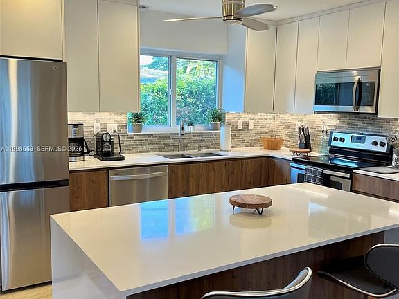 5th image of 411 Alesio Ave