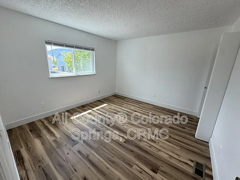 6676 Provincial Dr — Photo 13