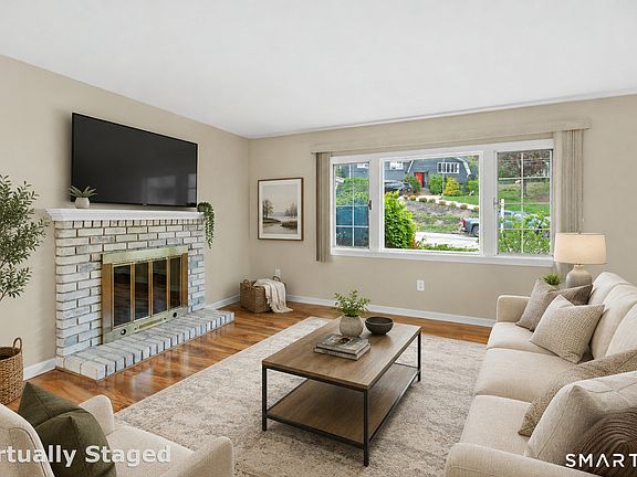 3rd image of 433 Gaylord Drive