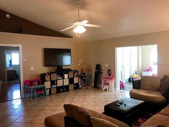 4th image of 9905 Crenshaw Cir