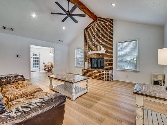 3rd image of 1507 Oxford Ct