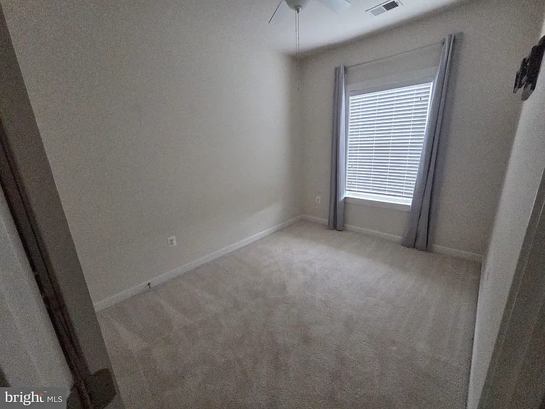 20800 Duxbury Ter — Photo 23