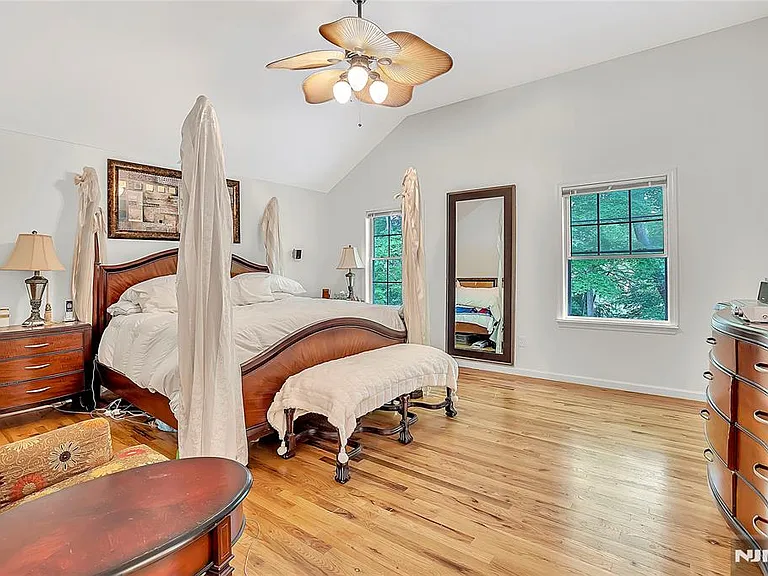 8 Mary Ct — Photo 10