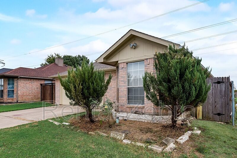 1st image of 838 Ponselle Dr
