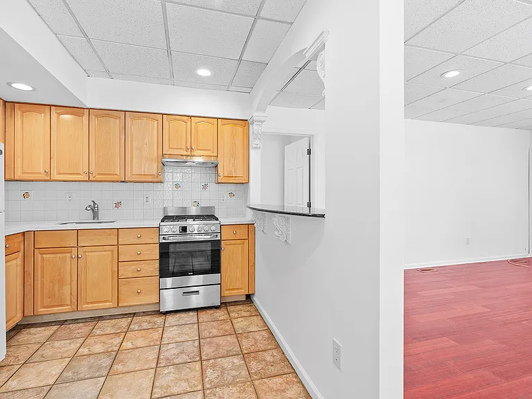 70 Linwood Ave #1S — Photo 4