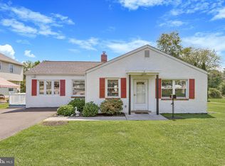 1002 Hunters Ln, Oreland, PA 19075