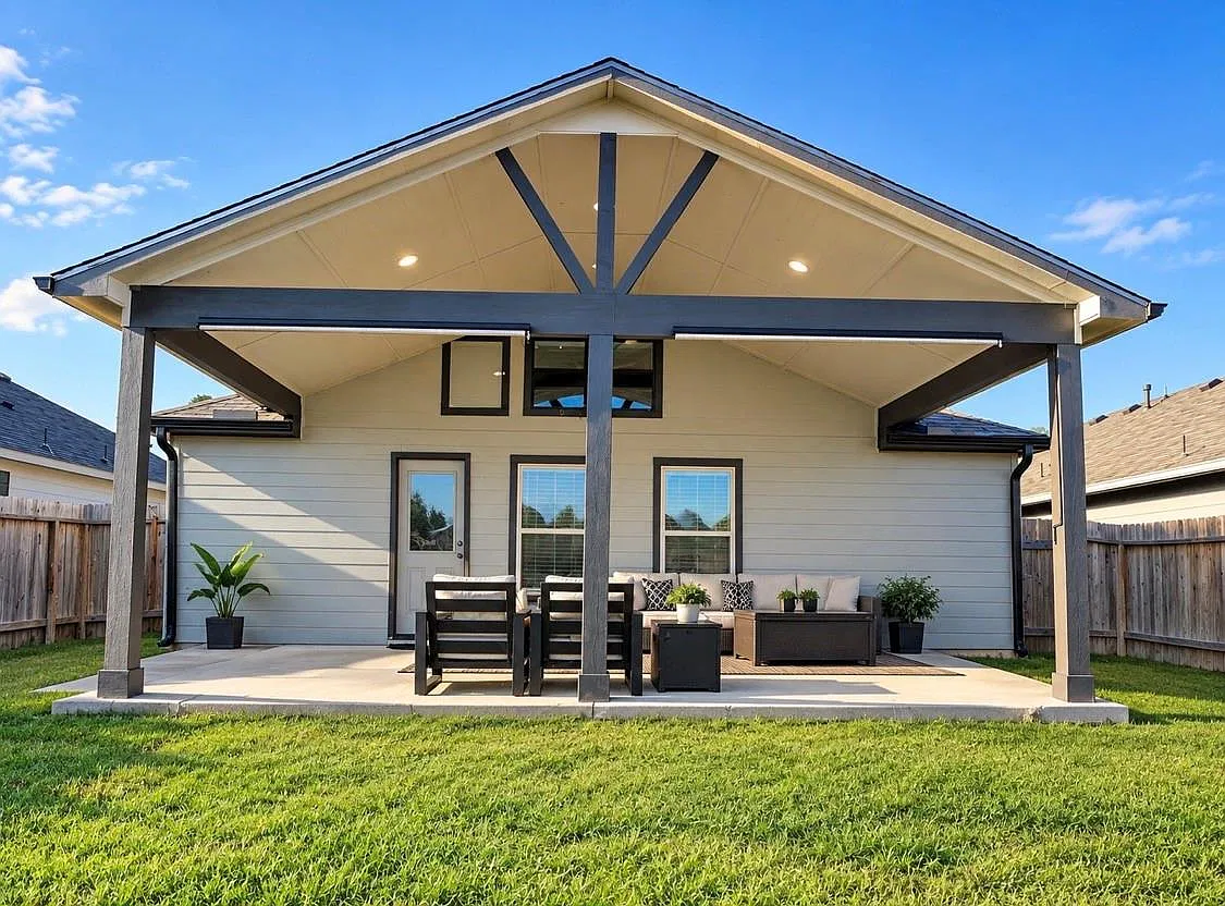3 bed, 2.0 bath, 1368 sqft, $1,975 — Photo 1