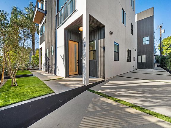 4th image of 13841 Burbank Blvd #1