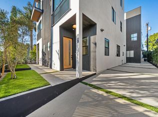 13841 1/2 Burbank Blvd, Van Nuys, CA 91401