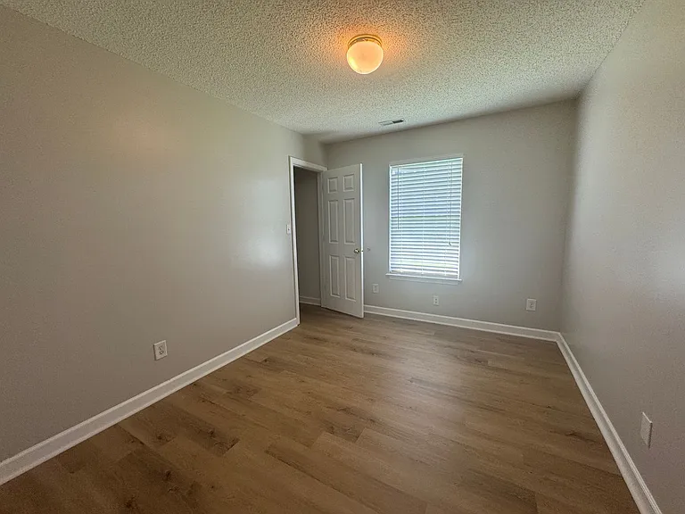 521 River View Dr — Photo 10