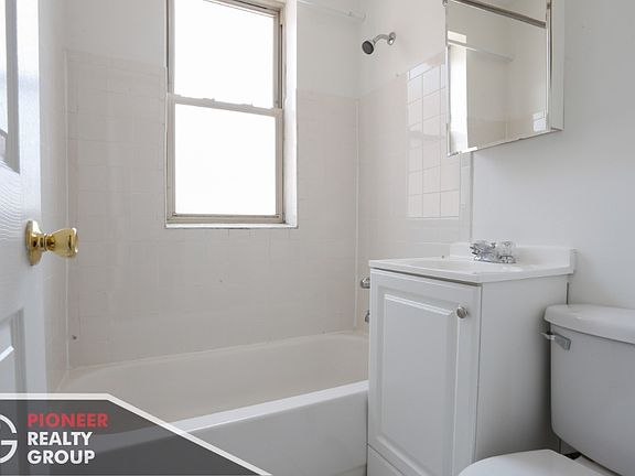 4th image of 427 W Belden Ave #4295B103