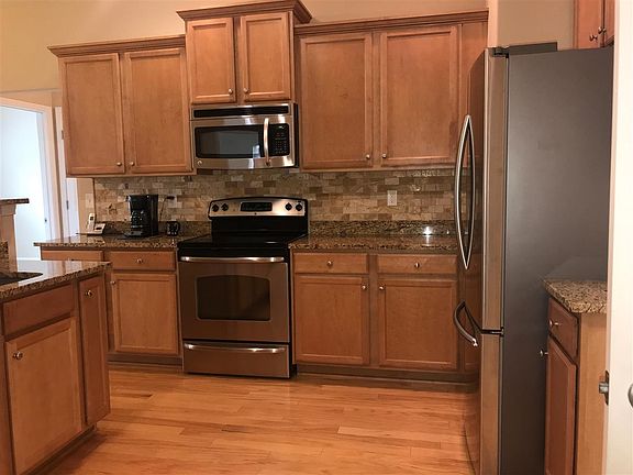 4th image of 63 Dandie Dr