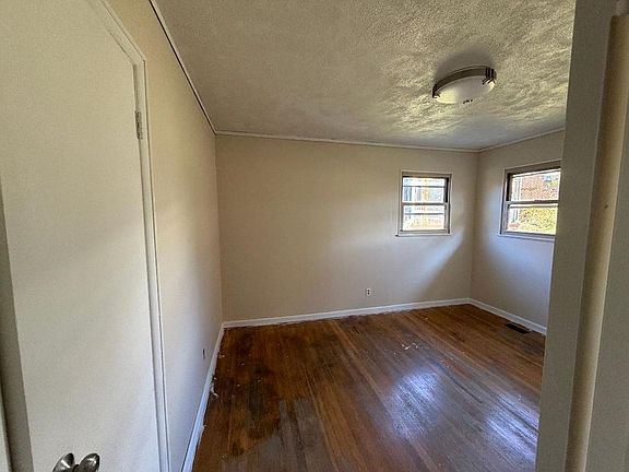 4th image of 155 Flannagan Dr