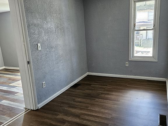 3rd image of 29 E Kerr St #B