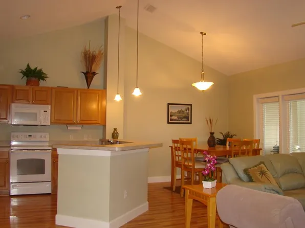 132 E 1st Ave UNIT E202, Horseshoe Beach, FL 32648