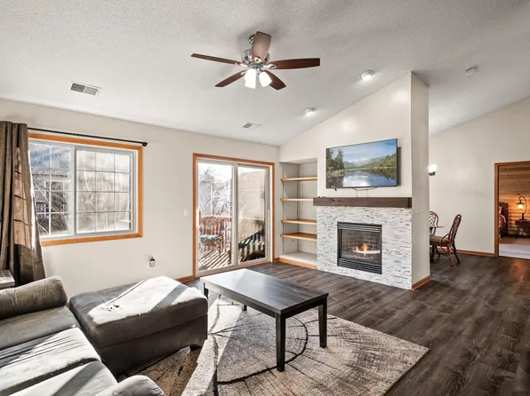 1369 Preston Ln, Shakopee, MN 55379