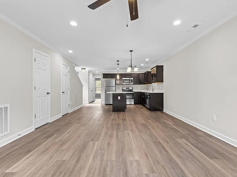 122 Laura Ln — Photo 4