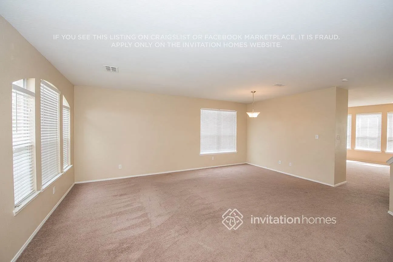 7704 Cresswell Dr Arlington, TX 76001 — Photo 2
