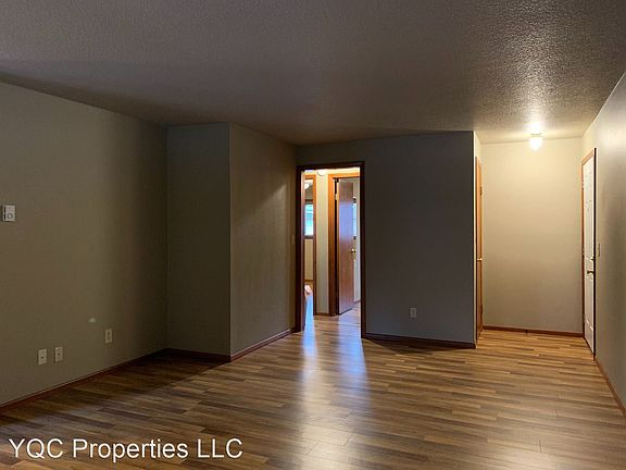 5th image of 400 W McLoughlin Blvd #8
