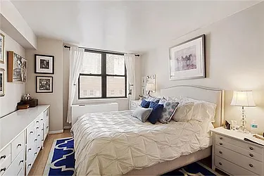 Rented by R New York