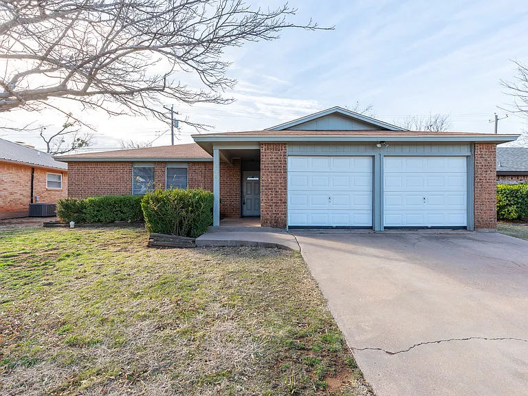 5725 Quail Run St — Photo 2