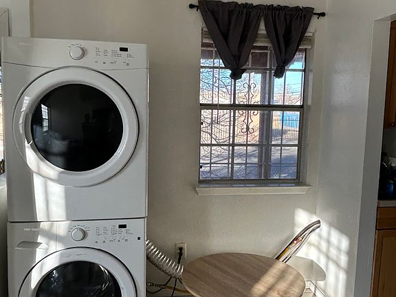 4th image of 404 Marquette Ave NE APT B