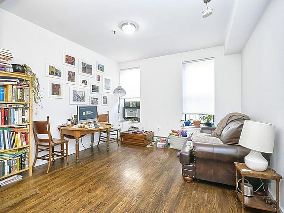 2nd image of 315 W 113th St APT 3A