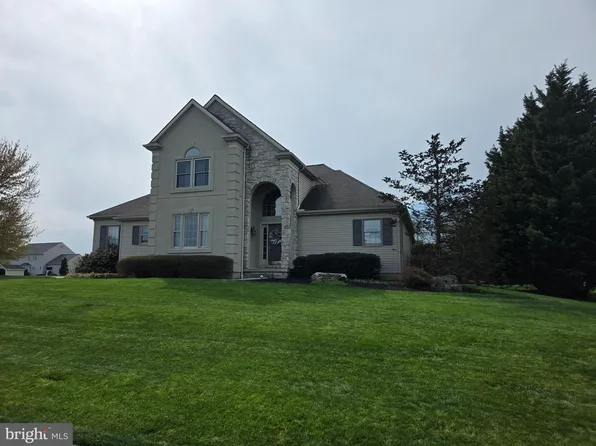 527 Florin Ave, Mount Joy, PA 17552
