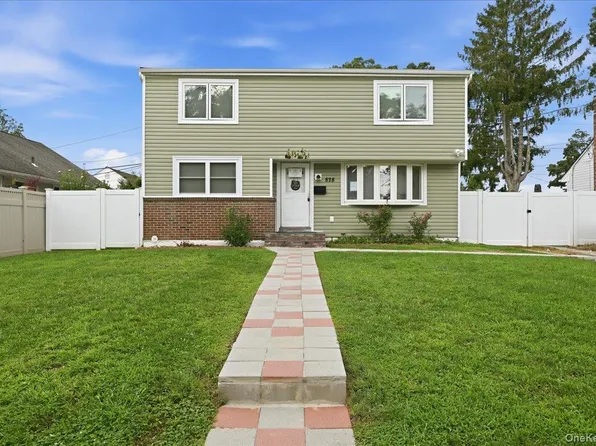 828 Bruce Drive, Wantagh, NY 11793