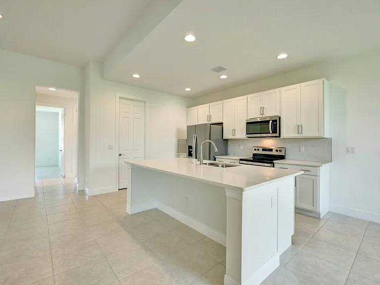 2466 SE Robin Cir — Photo 3