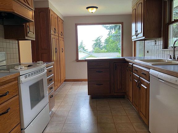 Tons of pantry and storage!