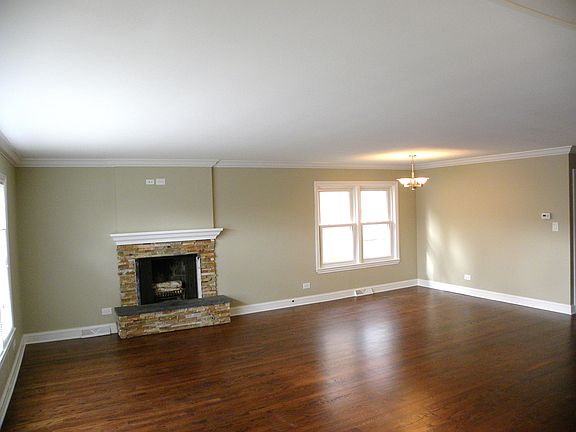 3rd image of 3834 Louise St