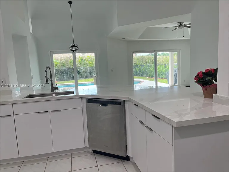 814 Heron Rd — Photo 15