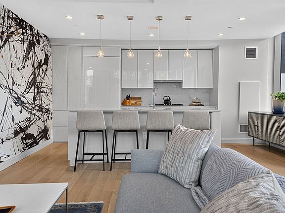 3rd image of 135 Seaport Blvd Unit 2007
